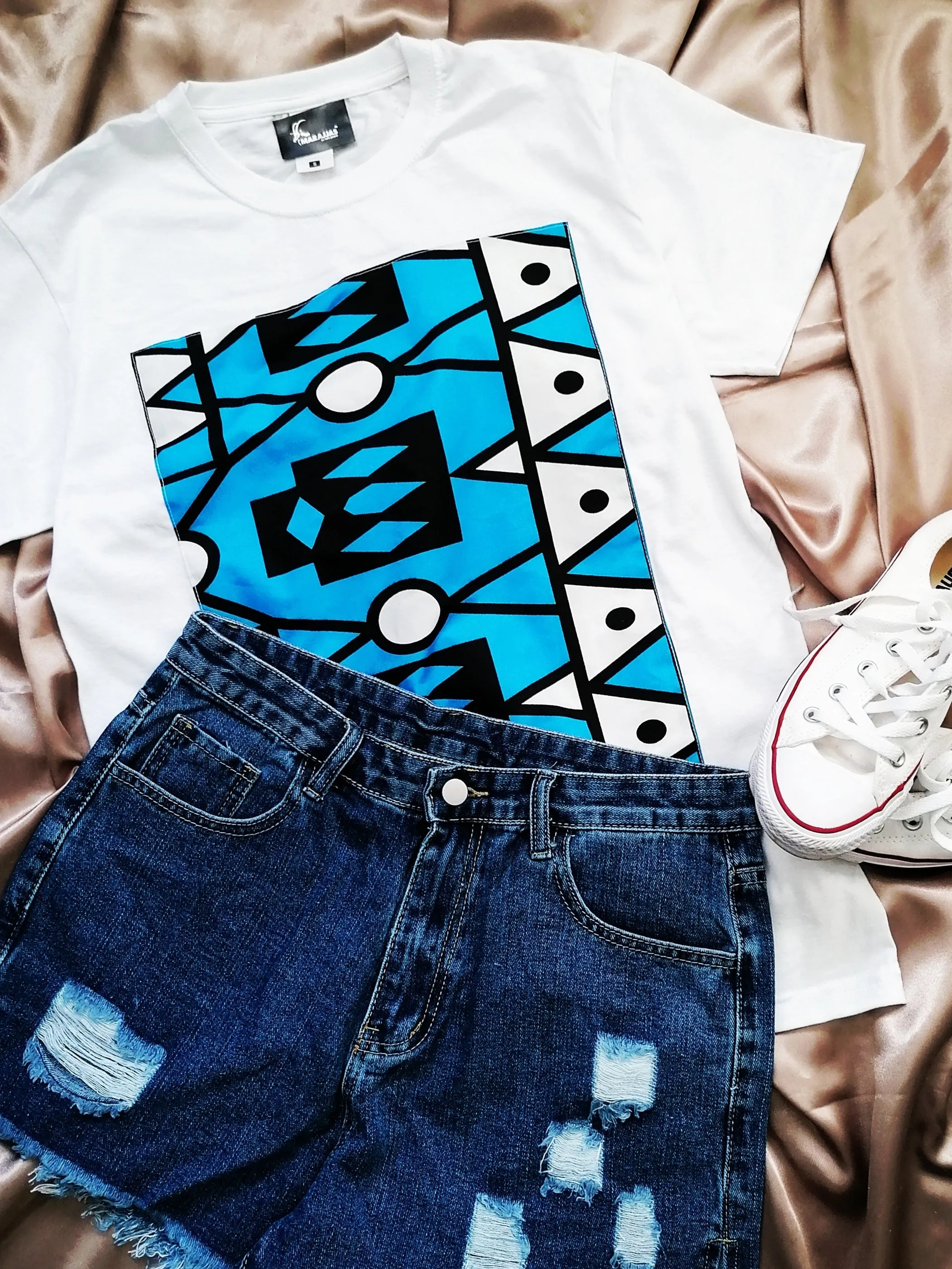 Kids T-shirt in White with blue Samakaka